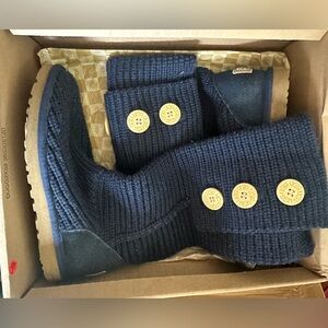Women’s Uggs classic cardy boots size 9